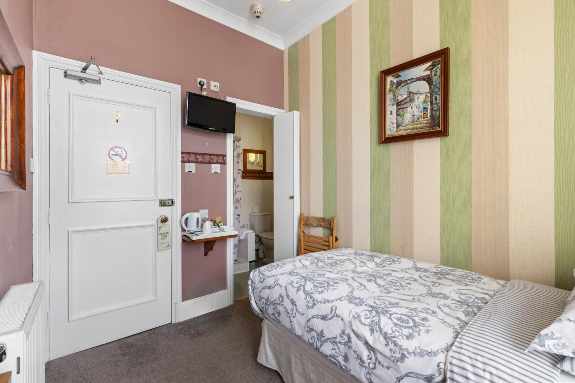 The Lansdowne Bed & Breakfast Лемингтън Спа Екстериор снимка